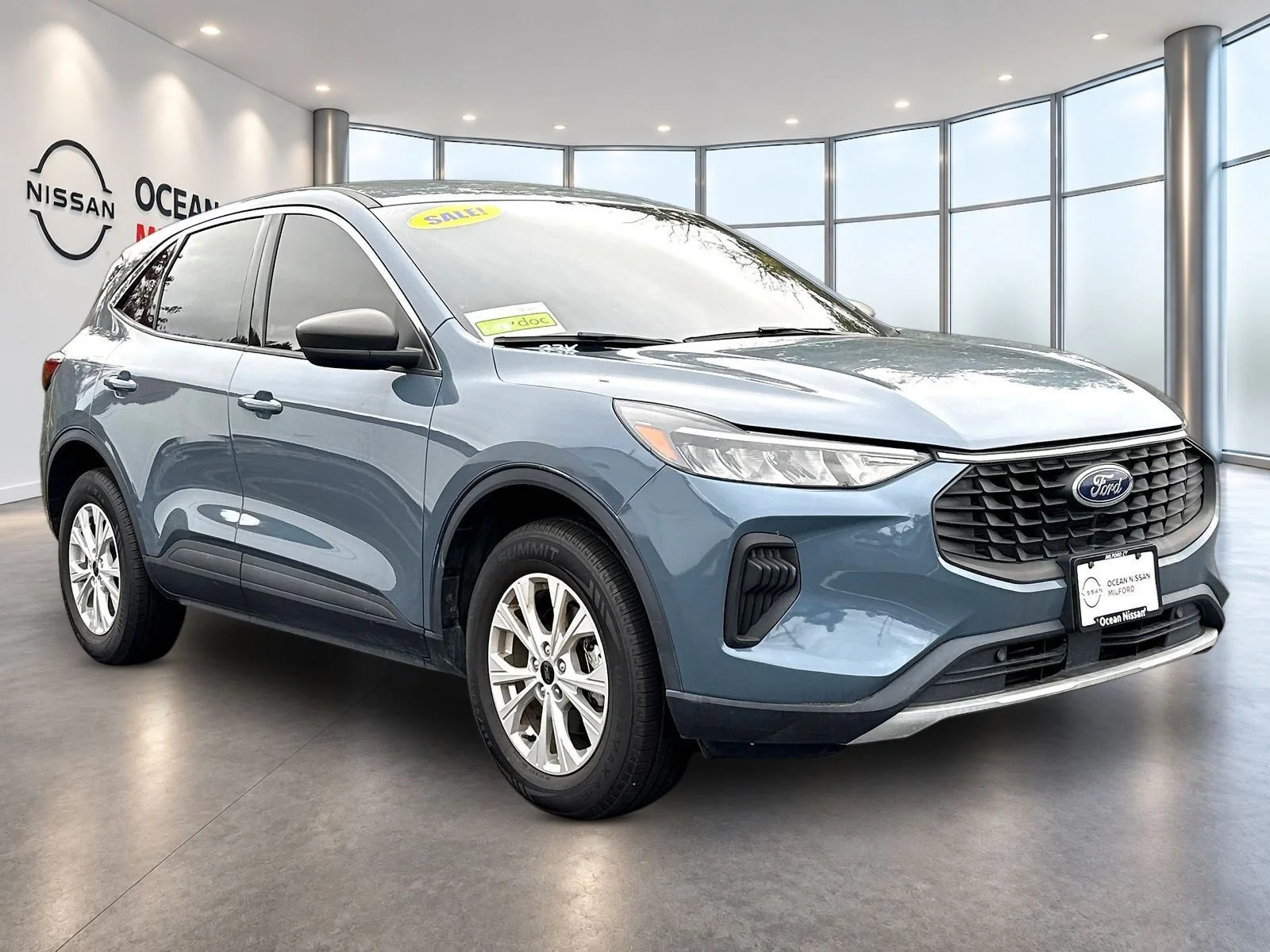 Used 2023 Vapor Blue Ford Active image 3