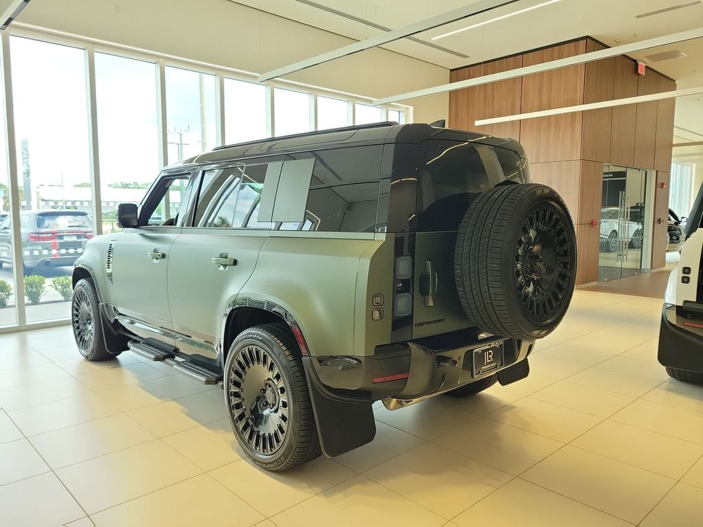 New 2026 Woolstone Green Land Rover X-Dynamic SE image 3