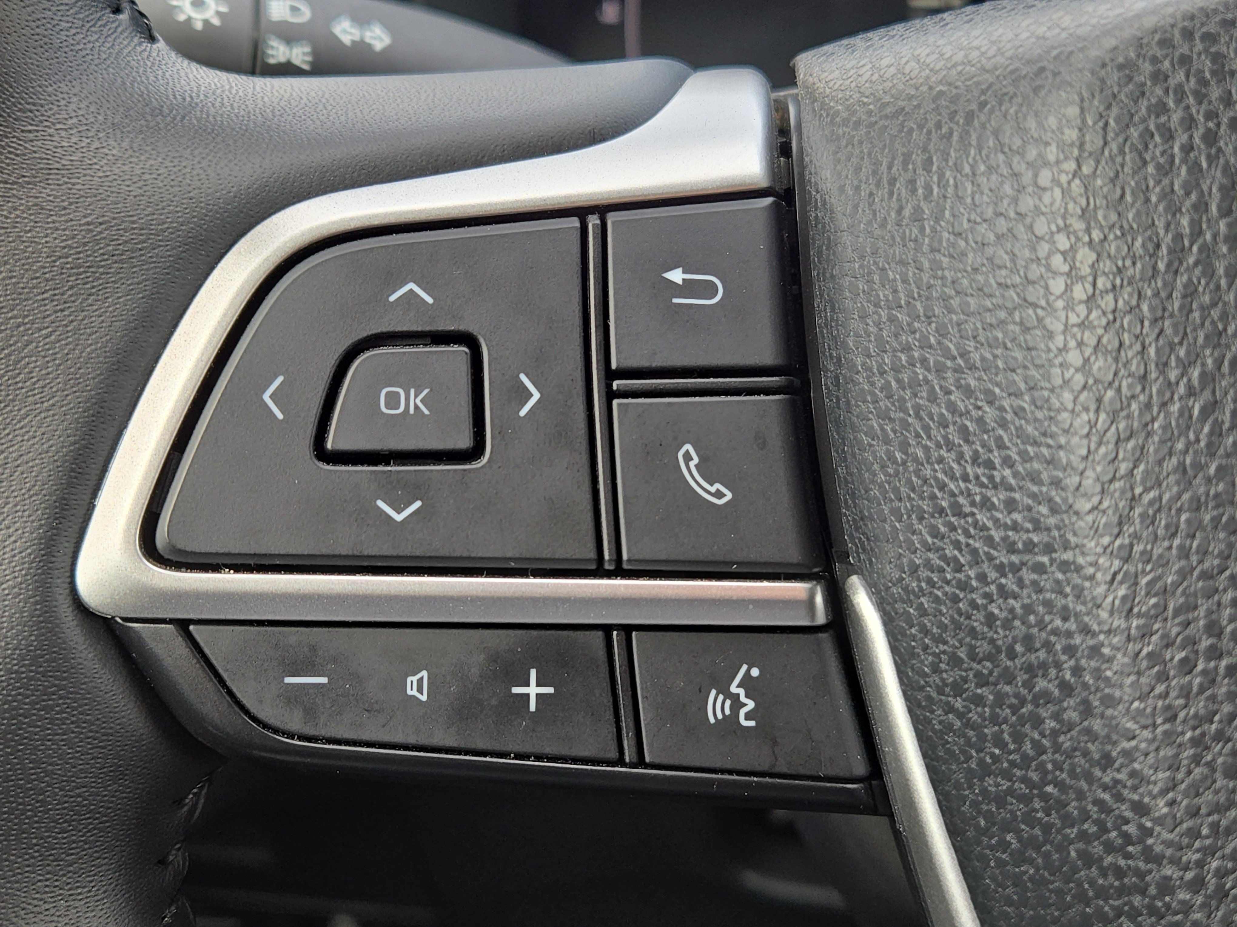 Used 2024 Black Toyota XLE image 25