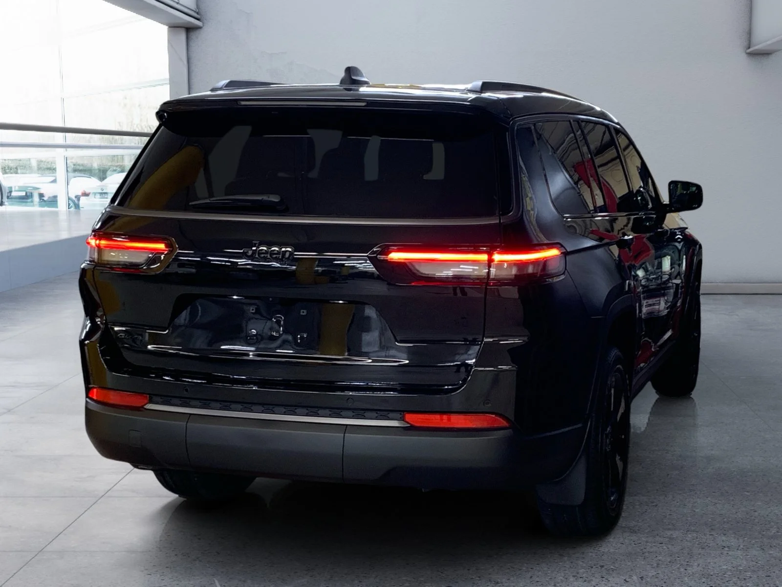 New 2026 Diamond Black Crystal Pearl Jeep Altitude image 5