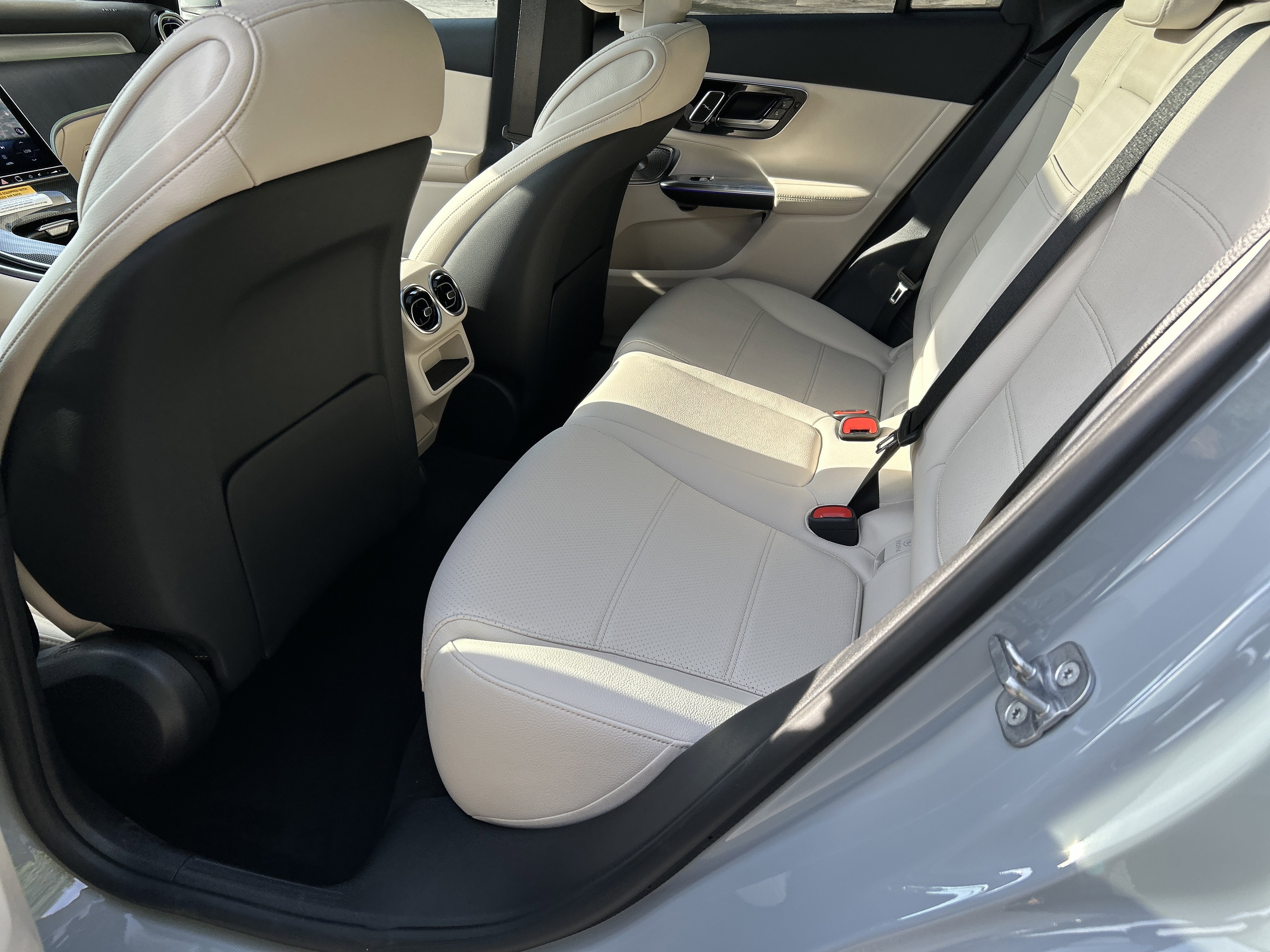 New 2026 MANUFAKTUR Alpine Grey Mercedes-Benz GLC 300 SUV image 36