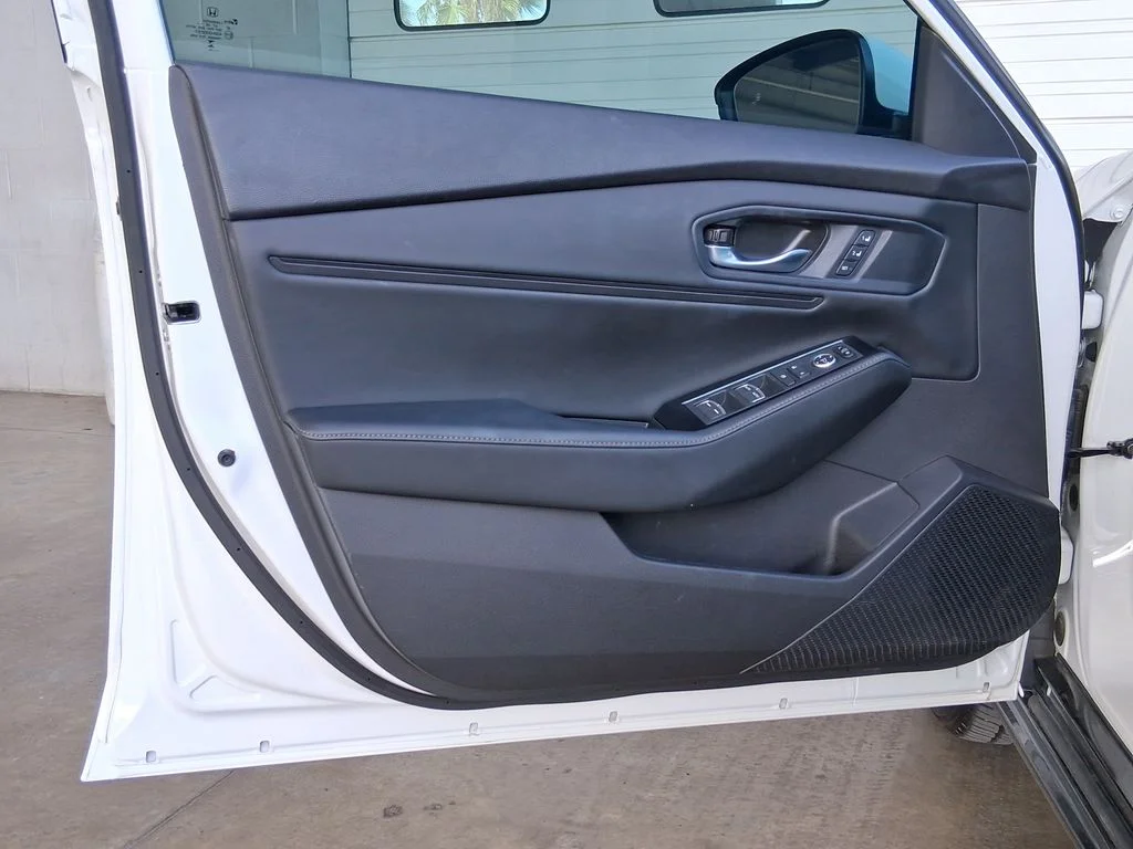 Used 2025 White Honda Touring image 15