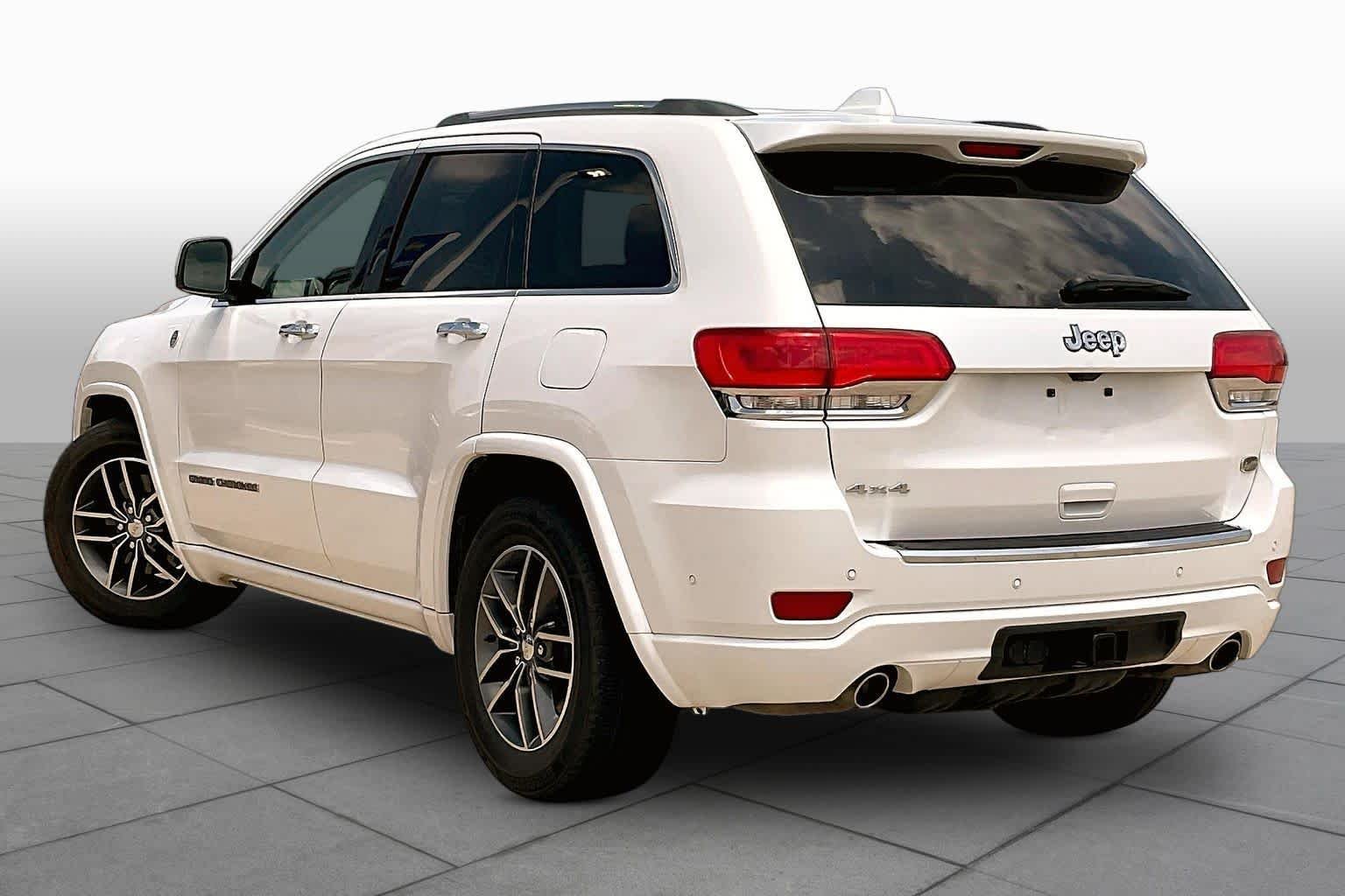 Used 2018 Ivory 3-Coat Jeep Overland image 11