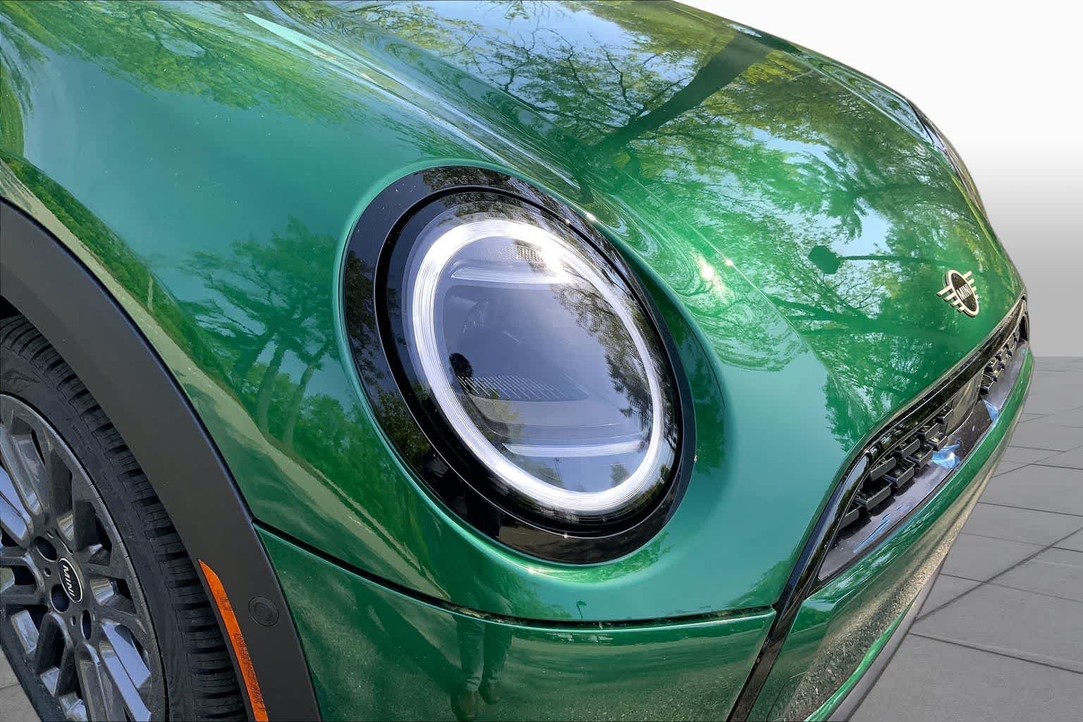 New 2026 British Racing Green IV Metallic MINI Signature Plus image 13