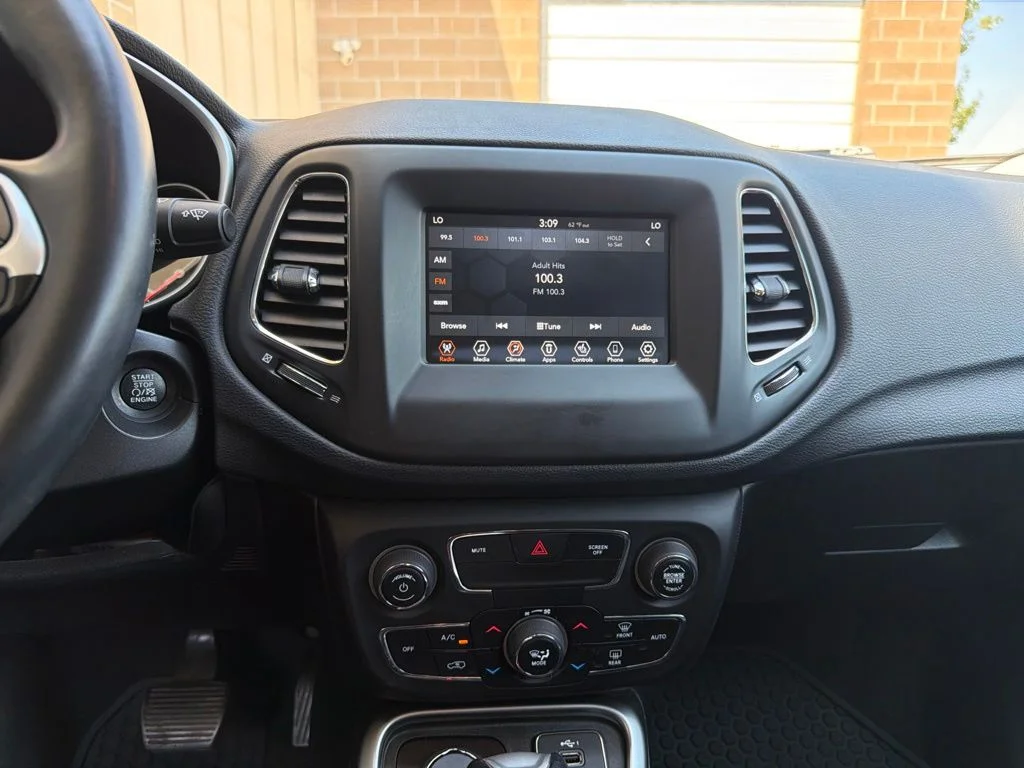 Used 2019 White Jeep Latitude image 13
