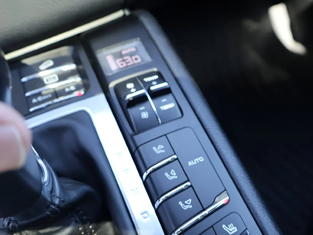 Used 2018  Porsche Base image 31