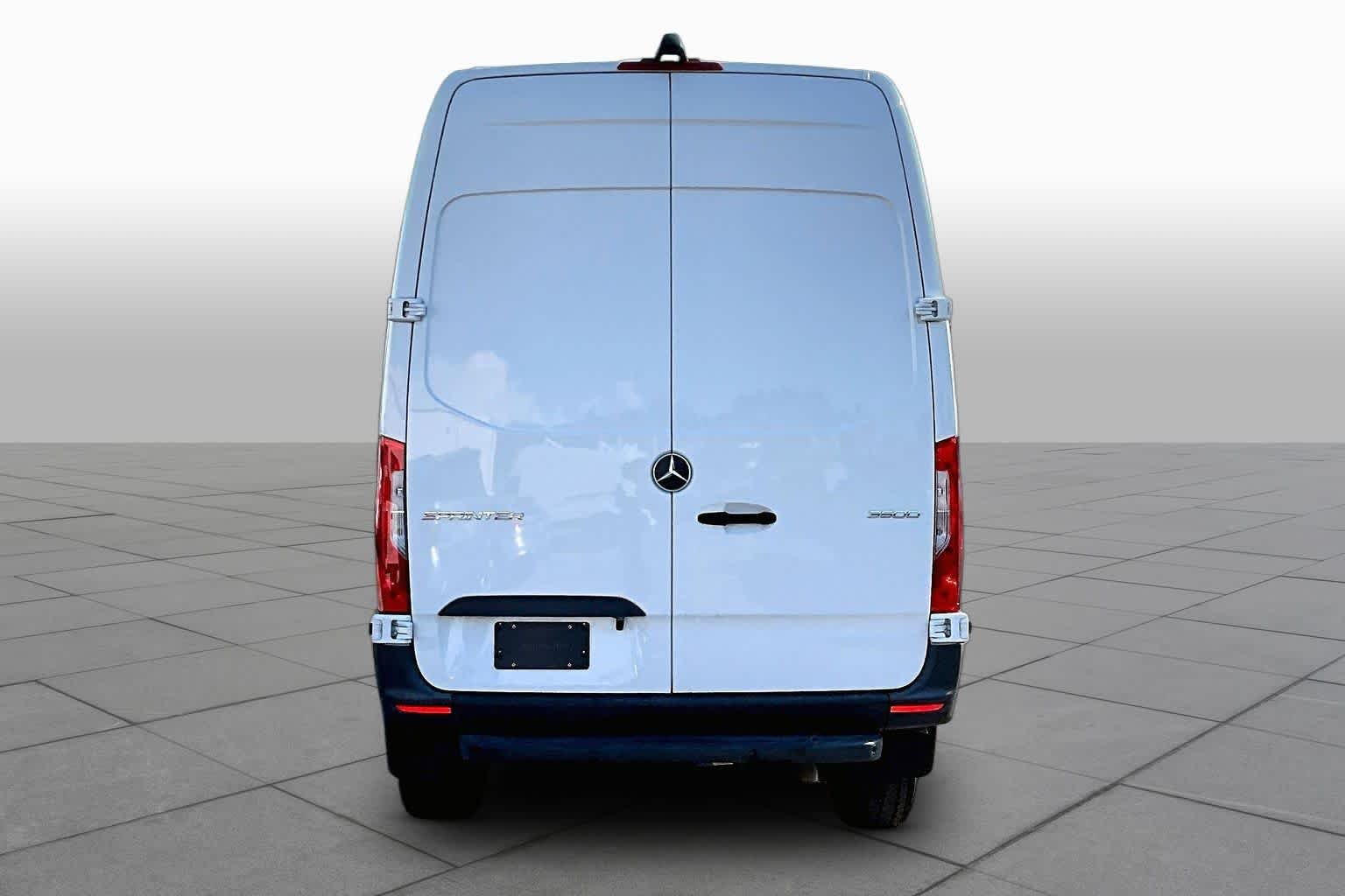 Used 2022 Arctic White Mercedes-Benz  image 5