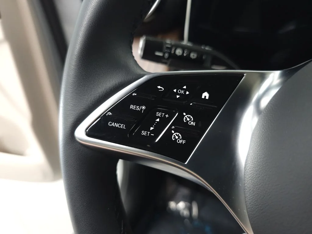 Certified Used 2026  Mercedes-Benz GLC 300 image 10
