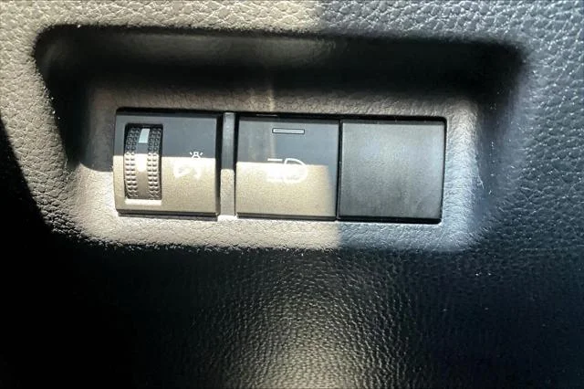 Certified Used 2022 SILVER SKY METALLIC Toyota  image 33