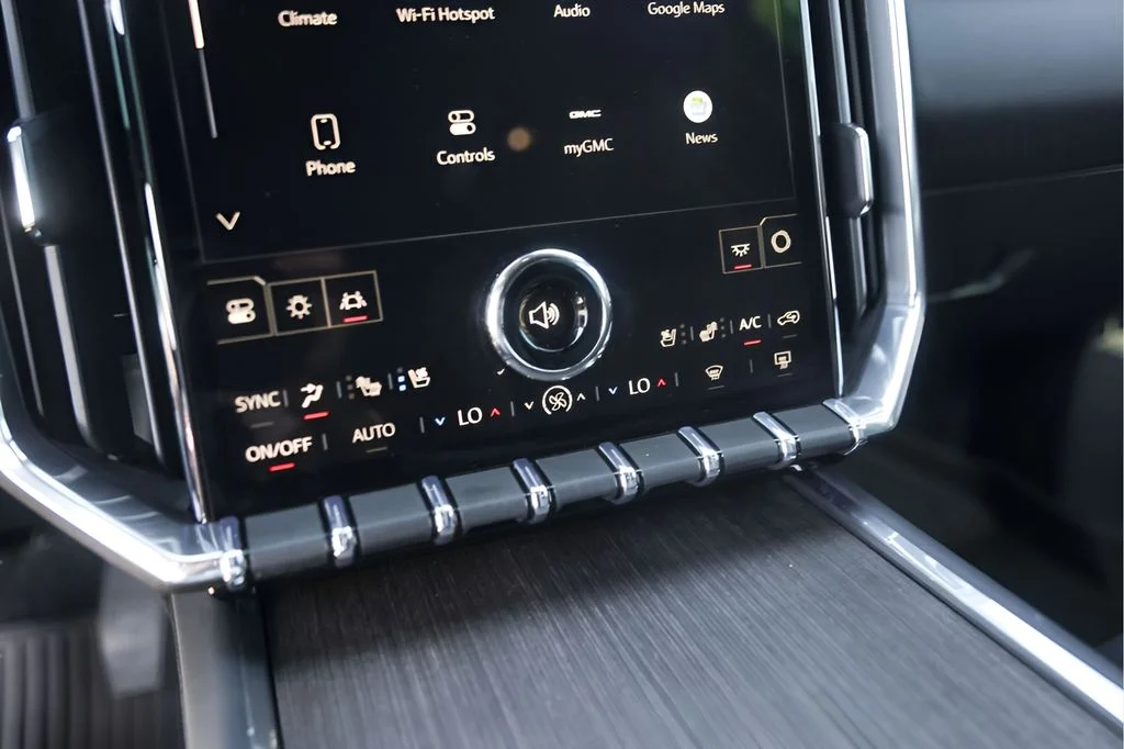 Used 2024 Black GMC Denali image 22