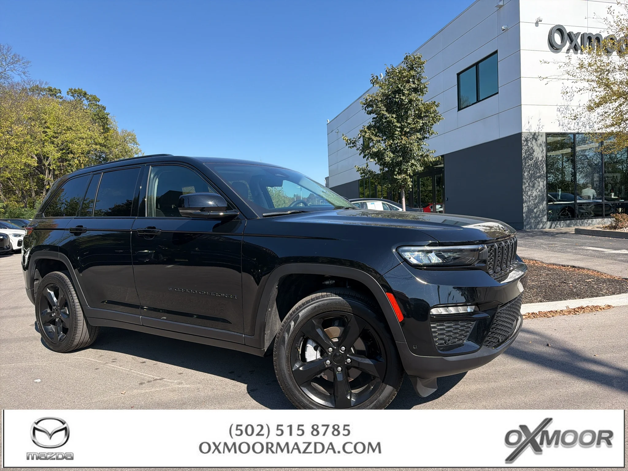Used 2023 Diamond Black Crystal Pearlcoat Jeep Limited image 1