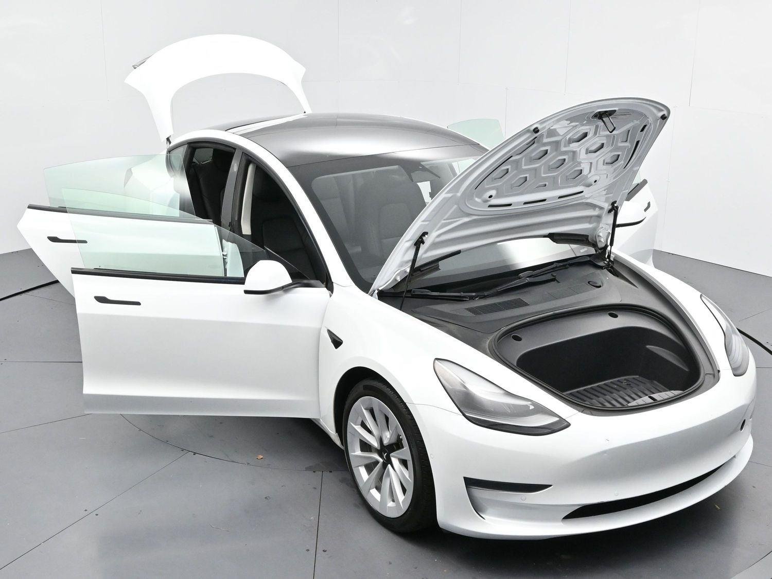 Used 2022 Pearl White Multi-Coat Tesla Base image 33