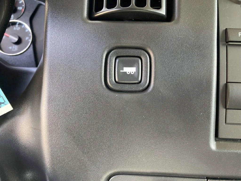 New 2026 Summit White GMC Work Van image 19