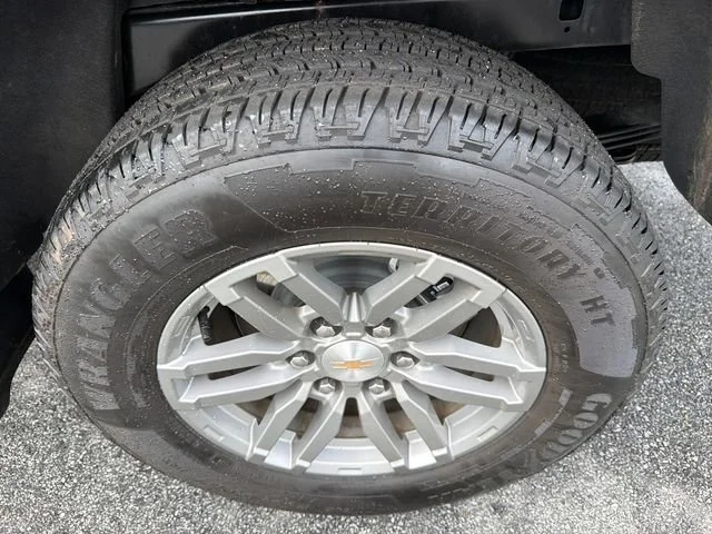 Used 2025 Summit White Chevrolet WT/LT image 19