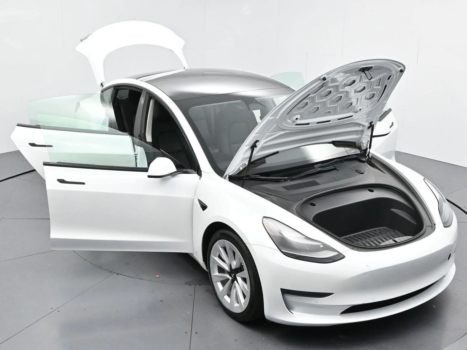 Used 2022 Pearl White Multi-Coat Tesla Base image 33