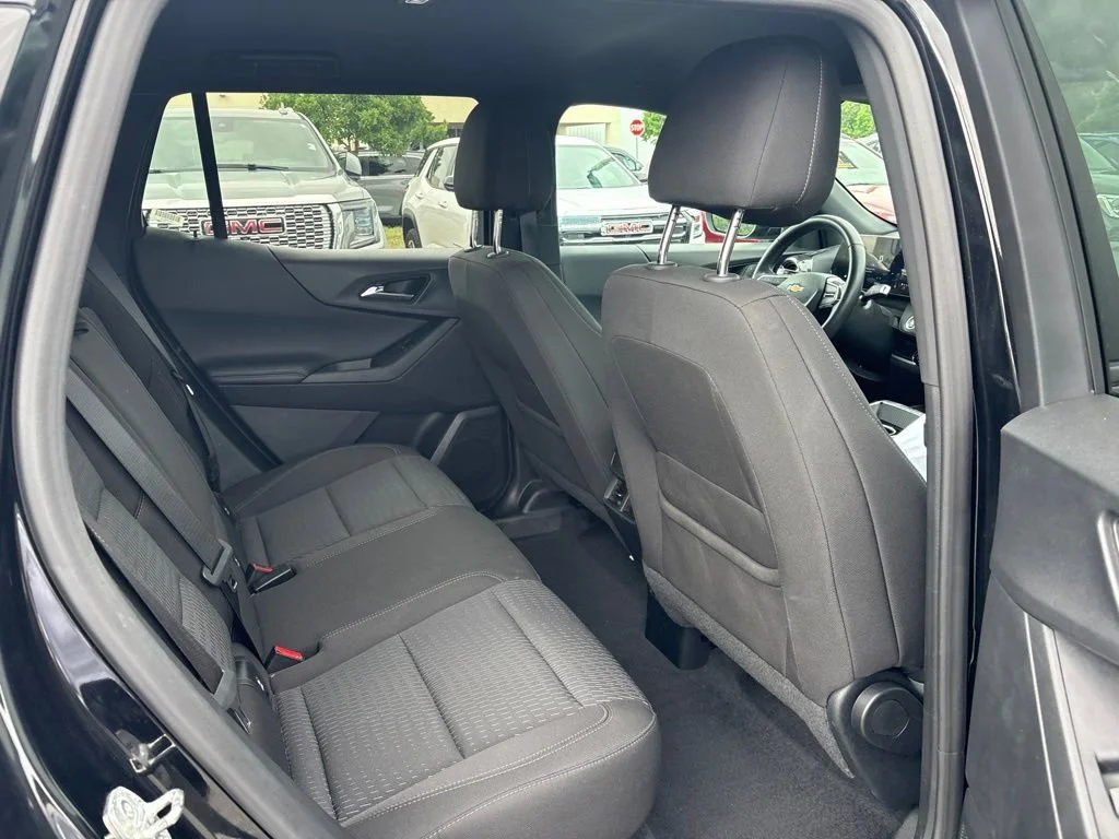 Used 2025 Mosaic Black Metallic Chevrolet LT image 6