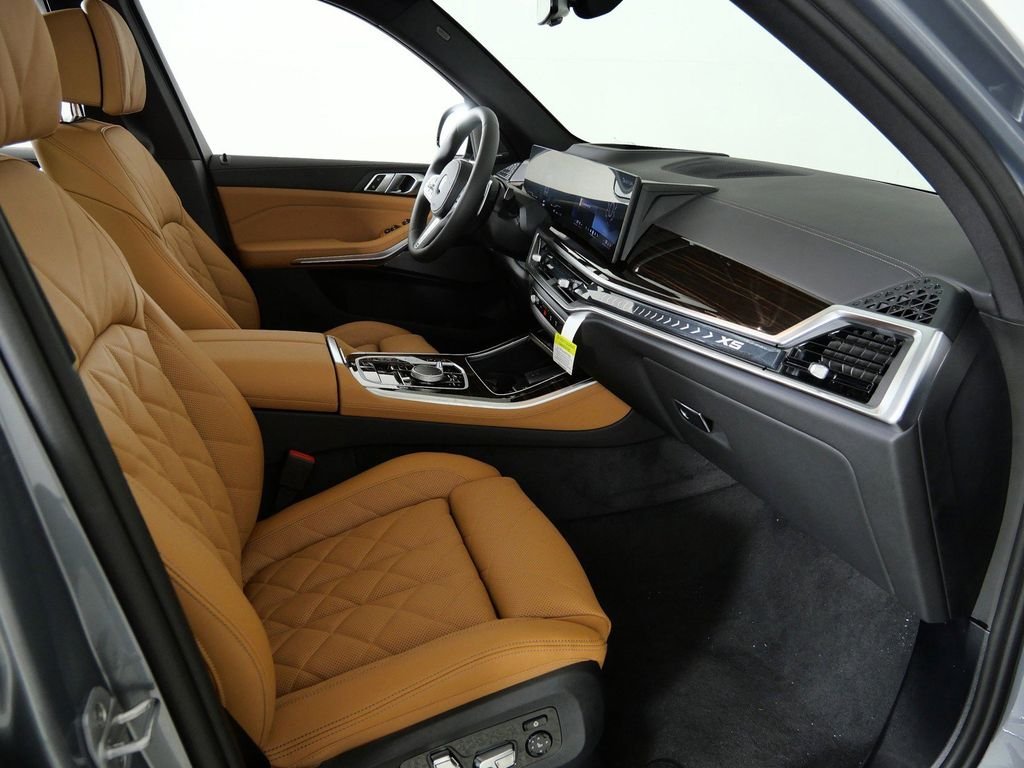Used 2026 Skyscraper Grey Metallic BMW xDrive40i image 21