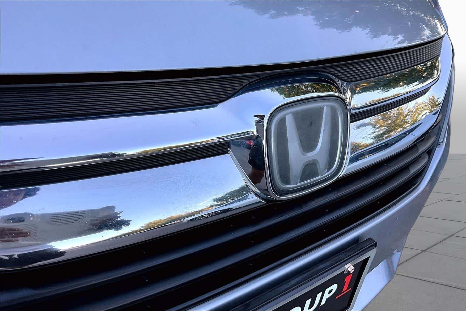 Used 2018 Lunar Silver Metallic Honda EX-L image 29