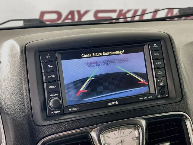 2013 Chrysler Town & Country Touring - Photo 17