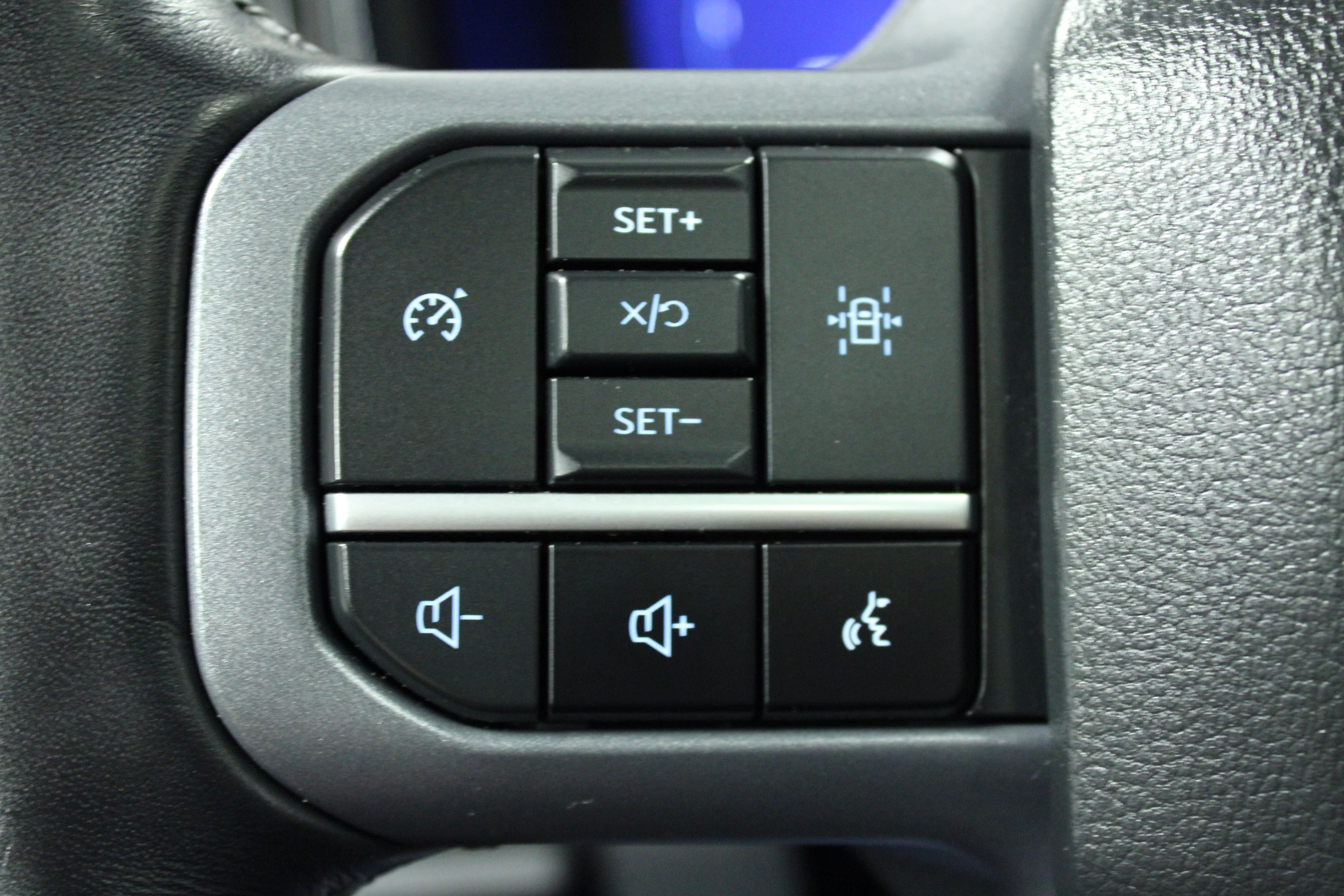 Used 2024 Agate Black Metallic Ford LARIAT image 20