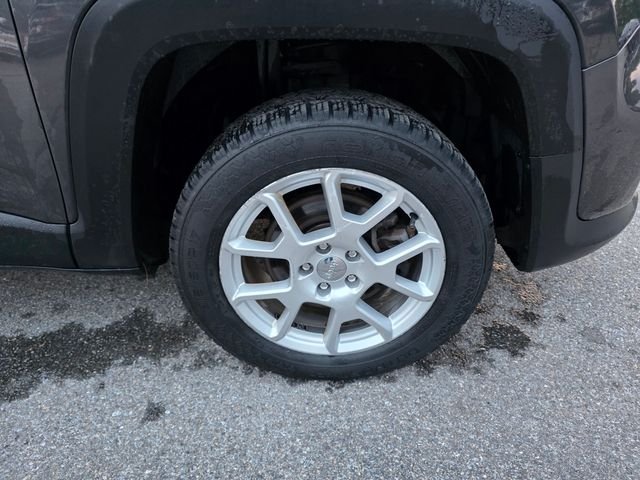 Used 2021 Crystal Metallic Jeep Latitude image 12
