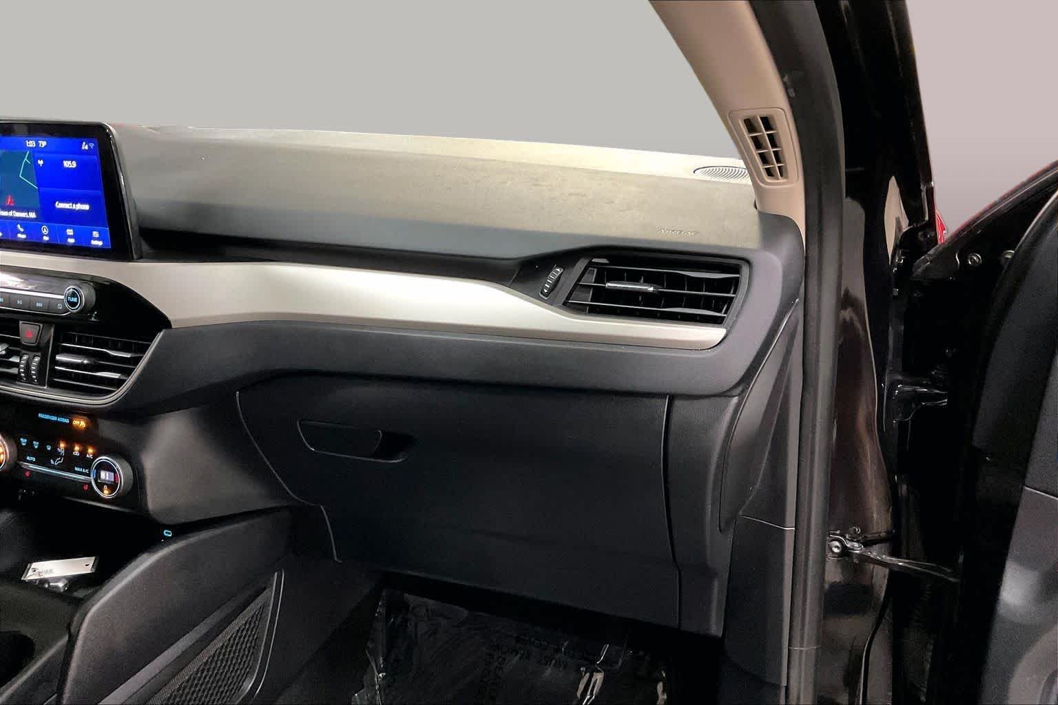 Used 2020 Agate Black Metallic Ford SE image 18