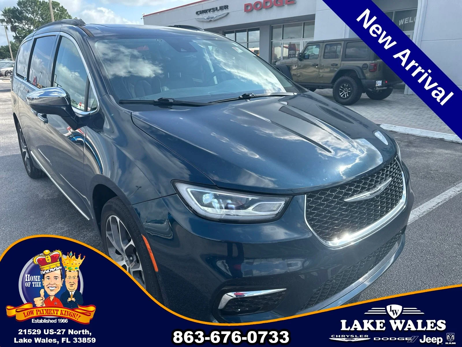 Used 2022 Blue Chrysler Limited image 9