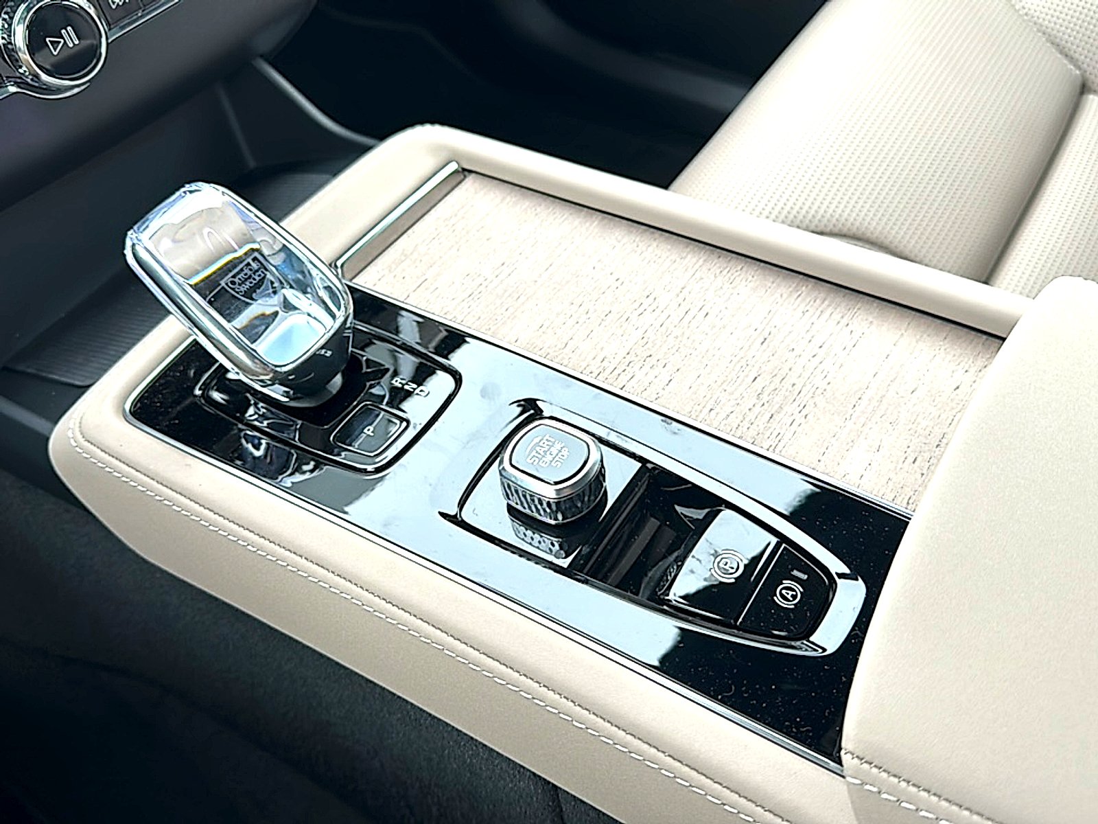 2025 Volvo XC90 Ultra - Photo 25