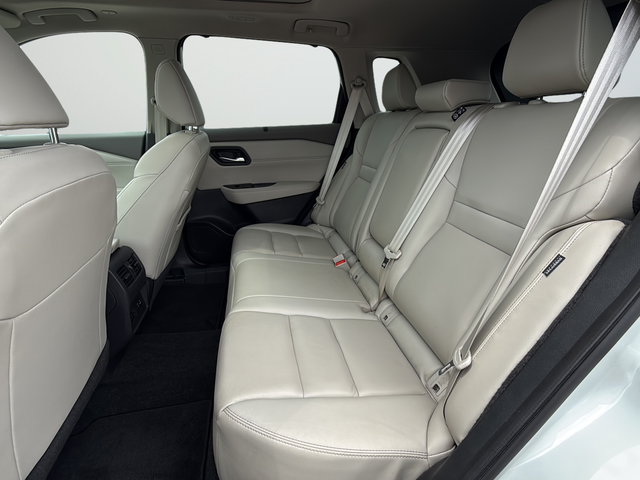 Used 2023 White Nissan SL image 41