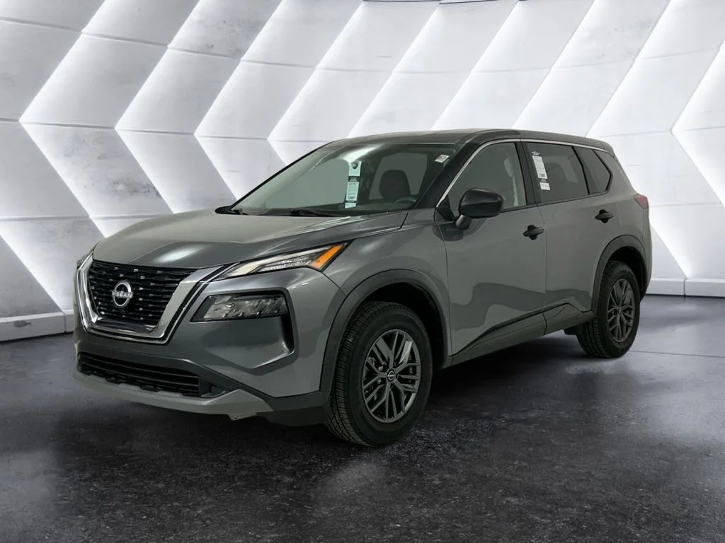 Used 2023 Gray Nissan S image 3