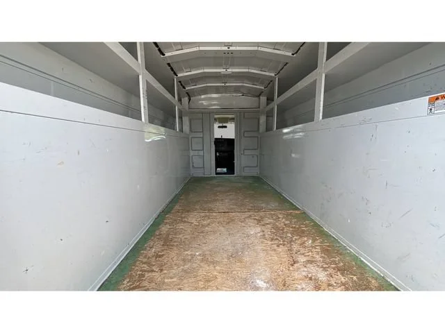 Used 2019 SUMMIT WHITE Chevrolet CUTWAY image 31