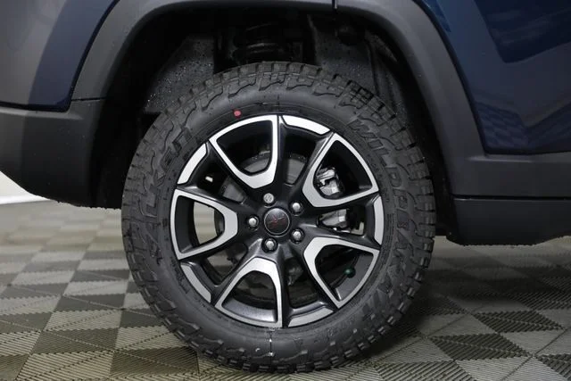 New 2026 Fathom Blue Pearl-Coat Exterior Paint Jeep Trailhawk image 28