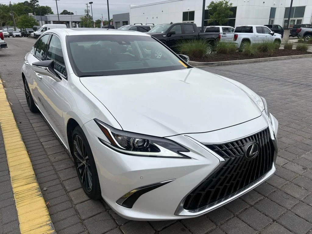Used 2022 White Lexus 350 image 5