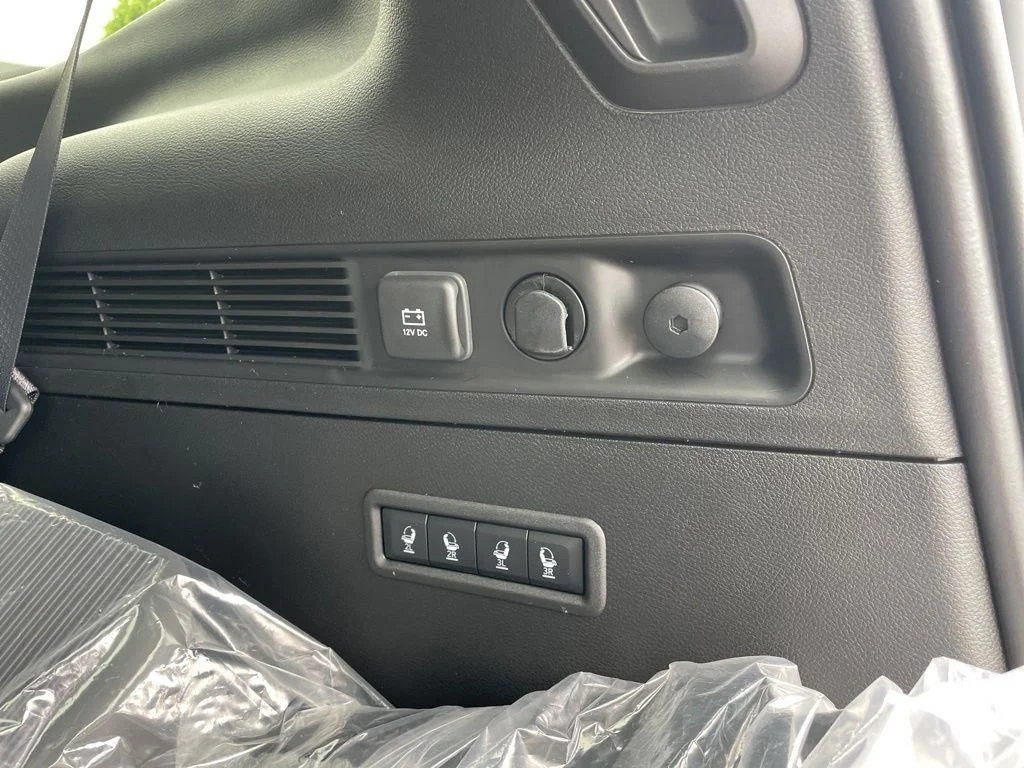 New 2026 Silver-Zynith Exterior Paint Jeep  image 38