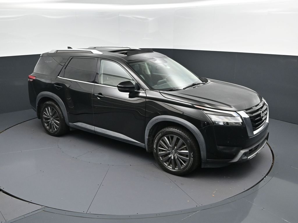 2022 Nissan Pathfinder SL