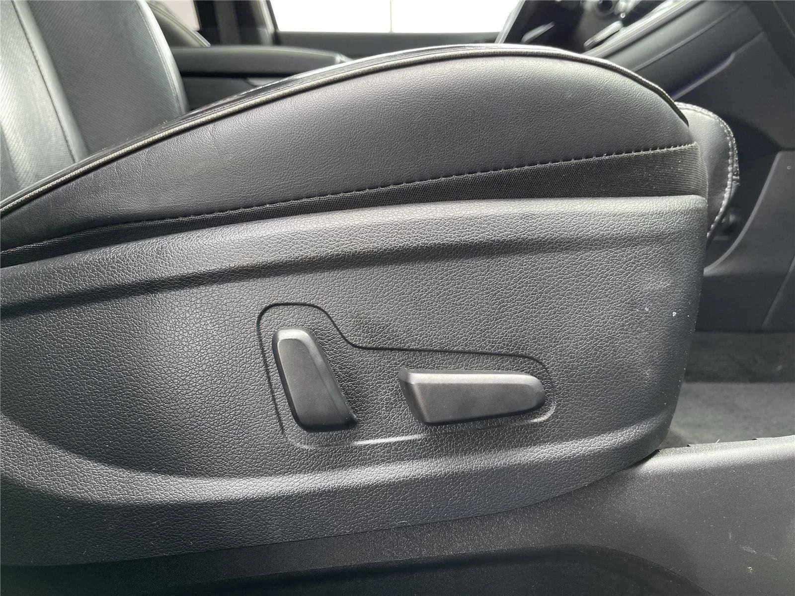 Used 2021 Black Hyundai Calligraphy image 37