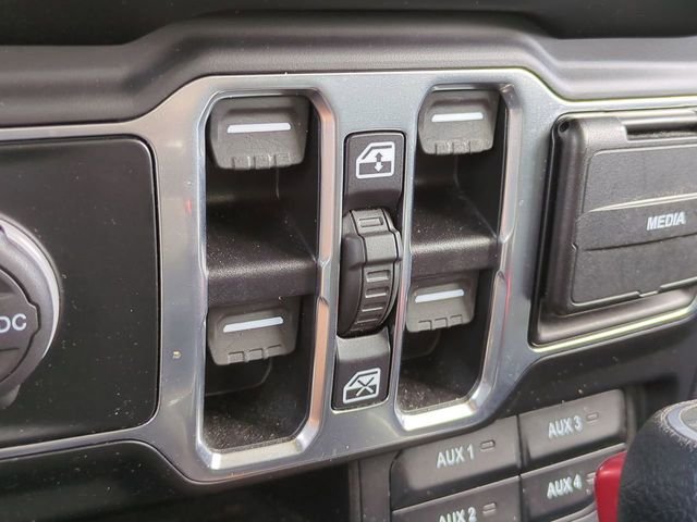 Used 2020 Silver Jeep Sport image 24