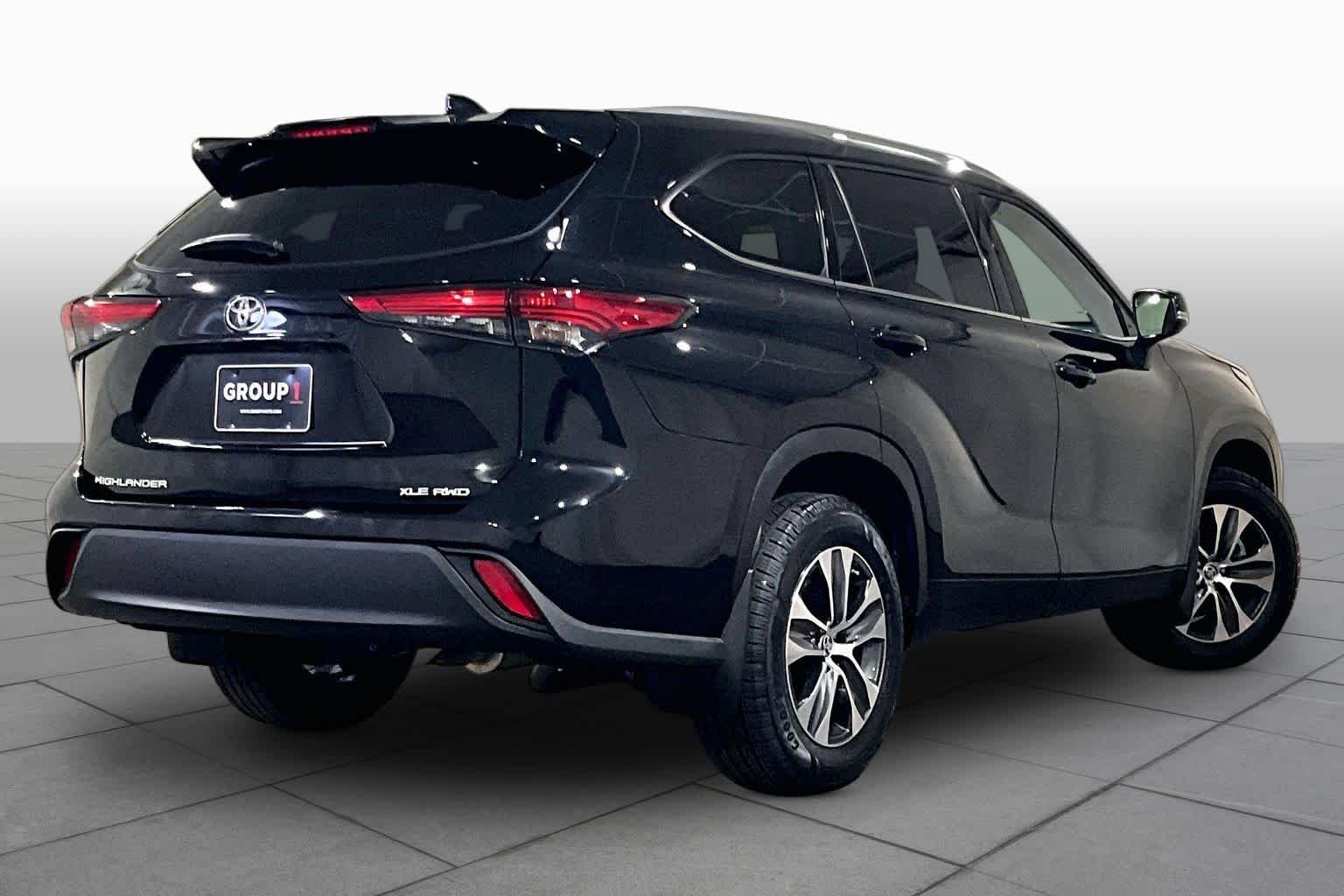 Used 2022 Midnight Black Metallic Toyota XLE image 24