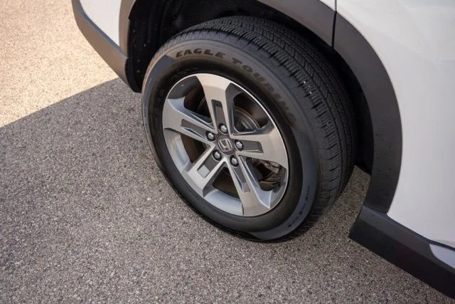 Used 2025 White Honda EX-L image 10