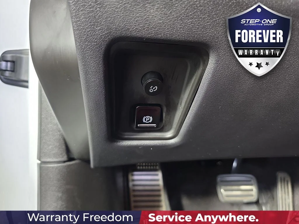 Used 2023 White Chevrolet Stingray image 20
