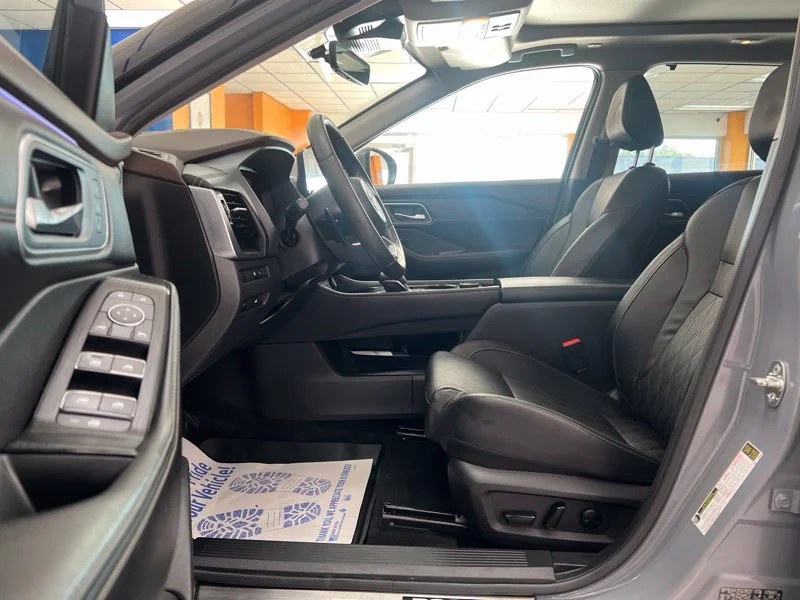 Used 2023 Gray Nissan Platinum image 15