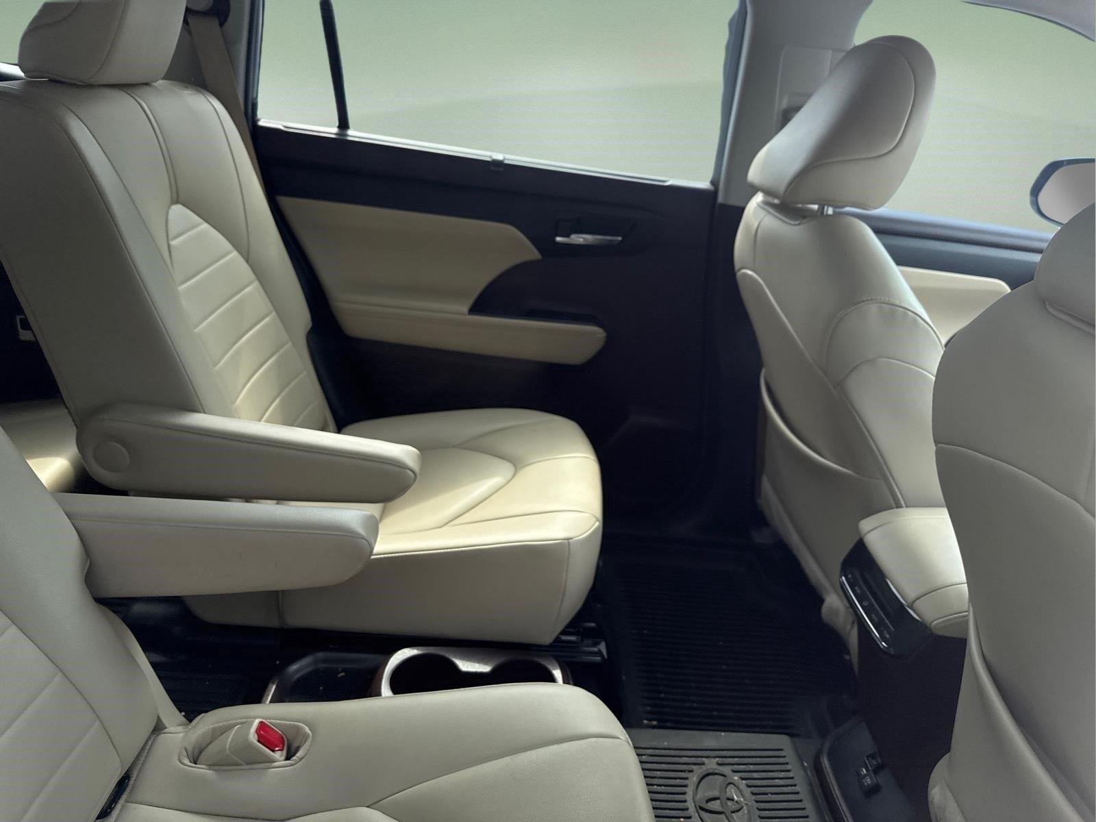 Used 2021 Magnetic Gray Metallic Toyota XLE image 18