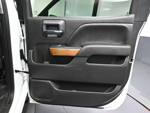 Used 2017 White Chevrolet LTZ image 42