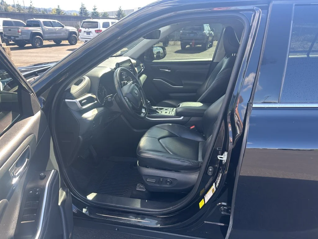 Used 2021 Black Toyota XLE image 13