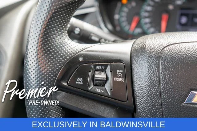 Used 2020 SUMMIT WHITE Chevrolet LT image 21