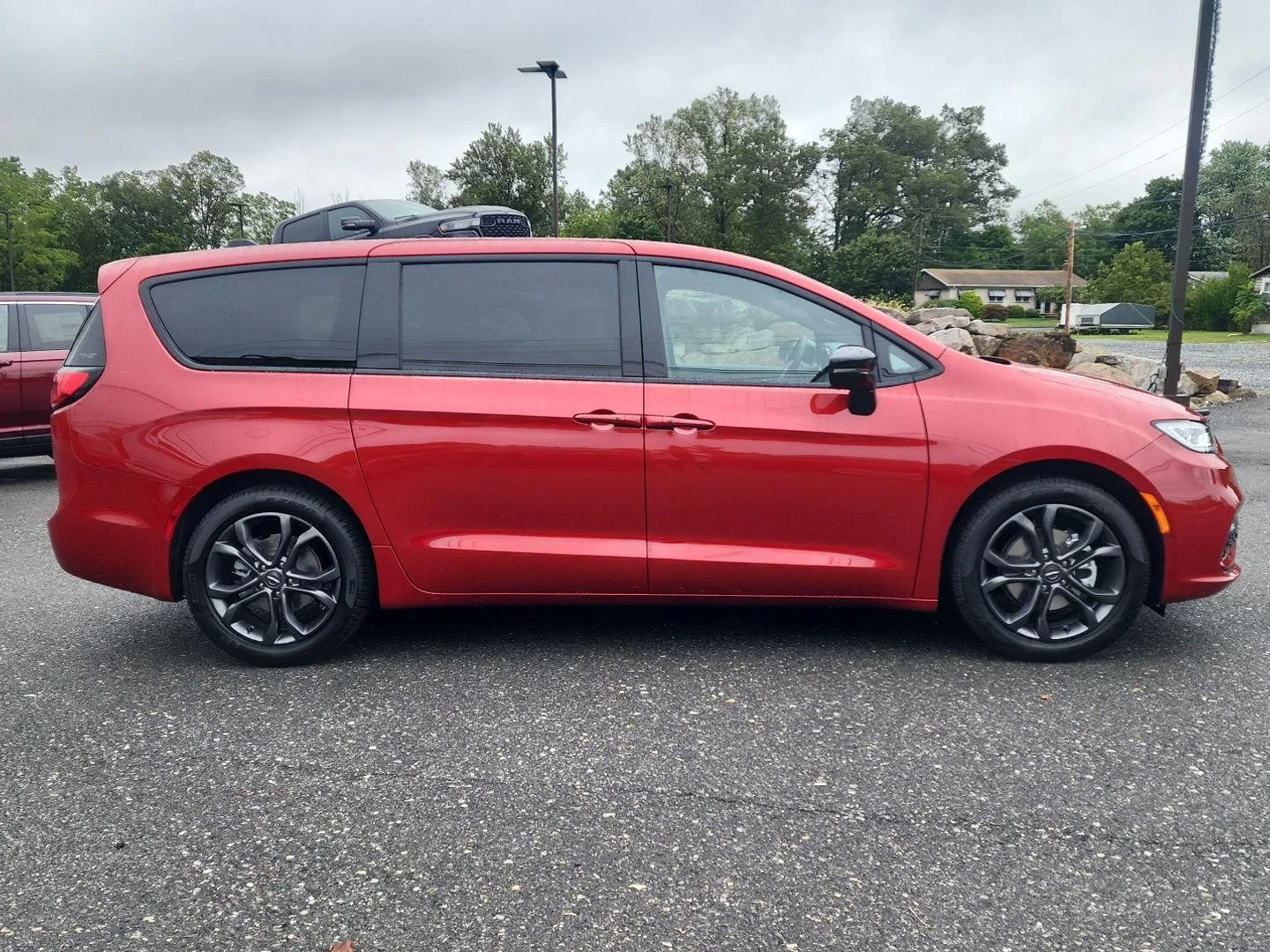 2026 Chrysler Pacifica Select - Photo 4