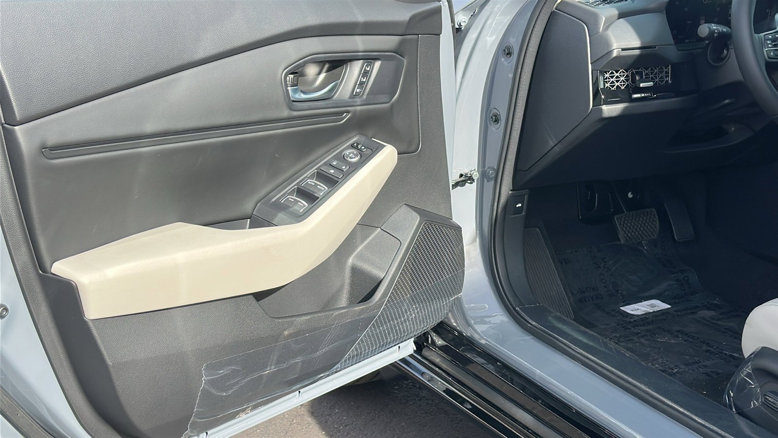 2025 Honda Accord Hybrid EX-L - Photo 23