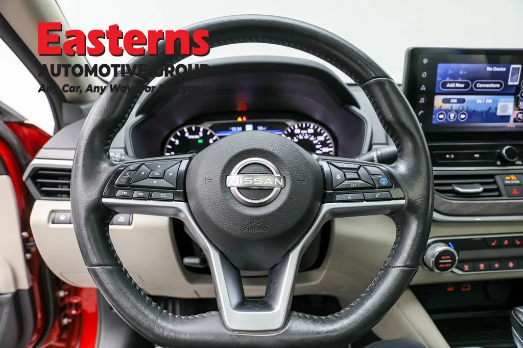 Used 2023 Red Nissan 2.5 SL image 10