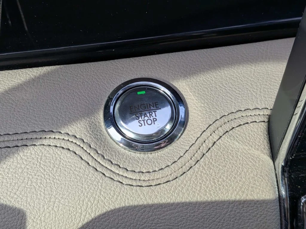 Used 2024 Pearl Metallic Lincoln Reserve image 27