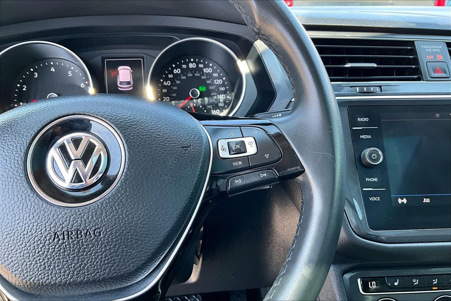 Used 2020 Stone Blue Metallic Volkswagen SE image 25